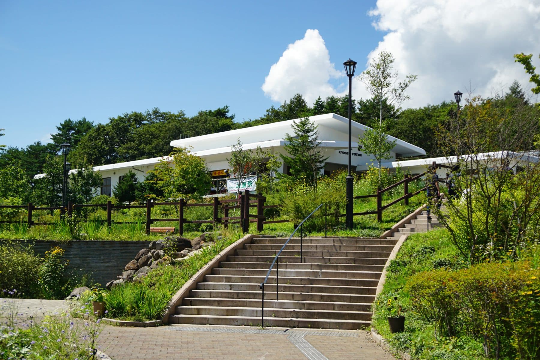 清里駅周辺の高原風景